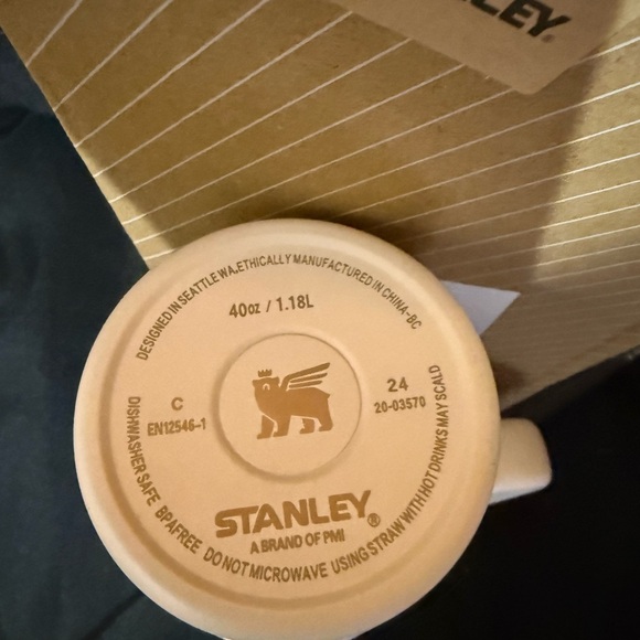 New Stanley 40oz Special White Tumbler with Jedi Based Blue Character Design - Picture 8 of 12